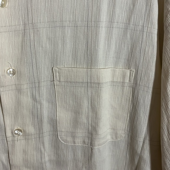 Designer short sleeve shirt buttons. B5 - Picture 2 of 4